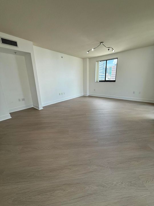 Active With Contract: $549,000 (3 beds, 2 baths, 1529 Square Feet)