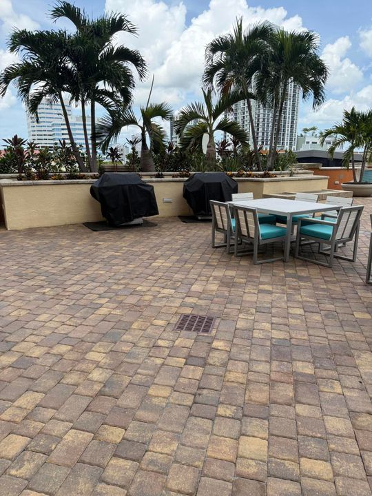 Active With Contract: $549,000 (3 beds, 2 baths, 1529 Square Feet)