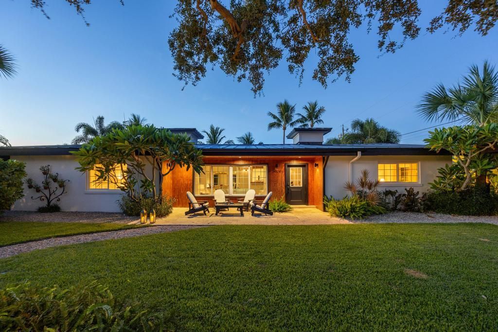 合同活跃: $1,500,000 (3 贝兹, 2 浴室, 2258 平方英尺)