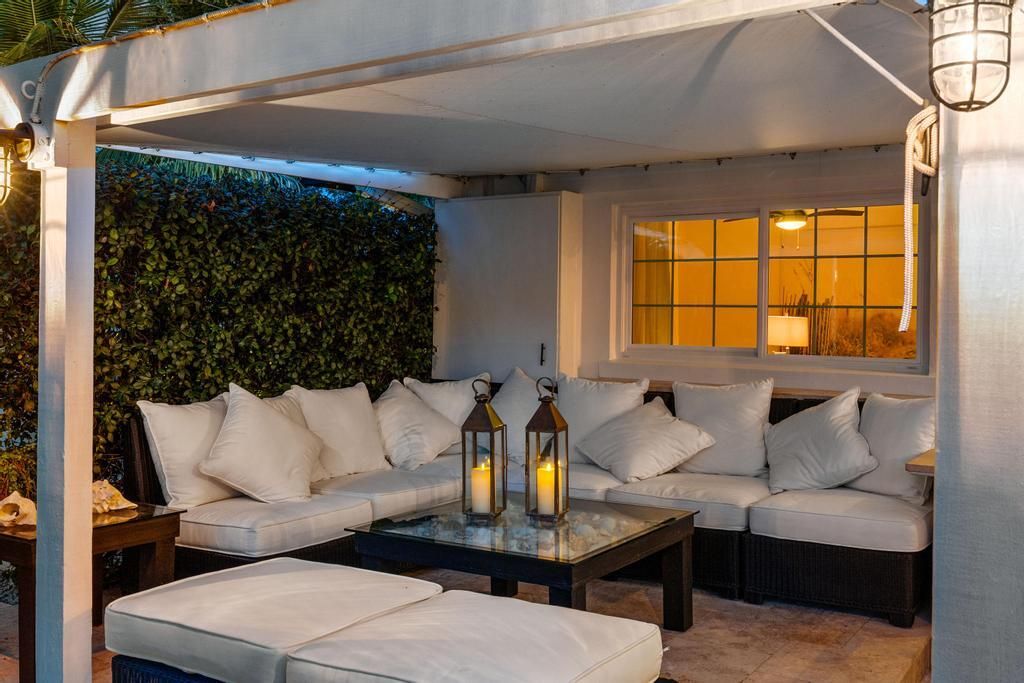 合同活跃: $1,500,000 (3 贝兹, 2 浴室, 2258 平方英尺)