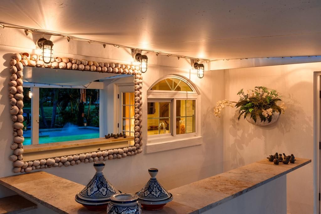 合同活跃: $1,500,000 (3 贝兹, 2 浴室, 2258 平方英尺)