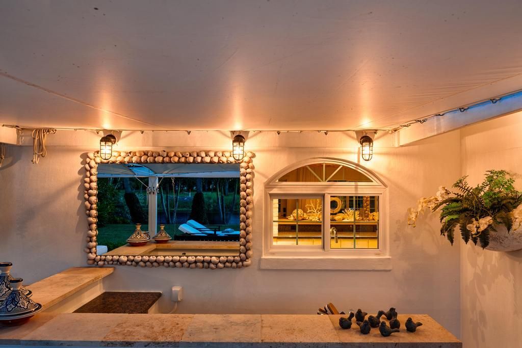 合同活跃: $1,500,000 (3 贝兹, 2 浴室, 2258 平方英尺)