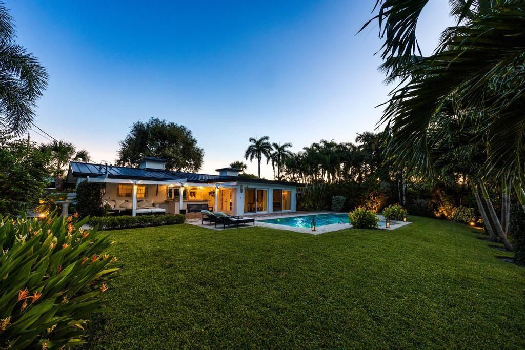 合同活跃: $1,500,000 (3 贝兹, 2 浴室, 2258 平方英尺)