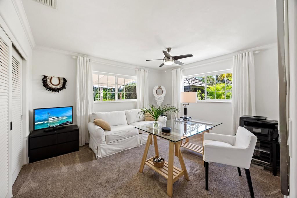 合同活跃: $1,500,000 (3 贝兹, 2 浴室, 2258 平方英尺)