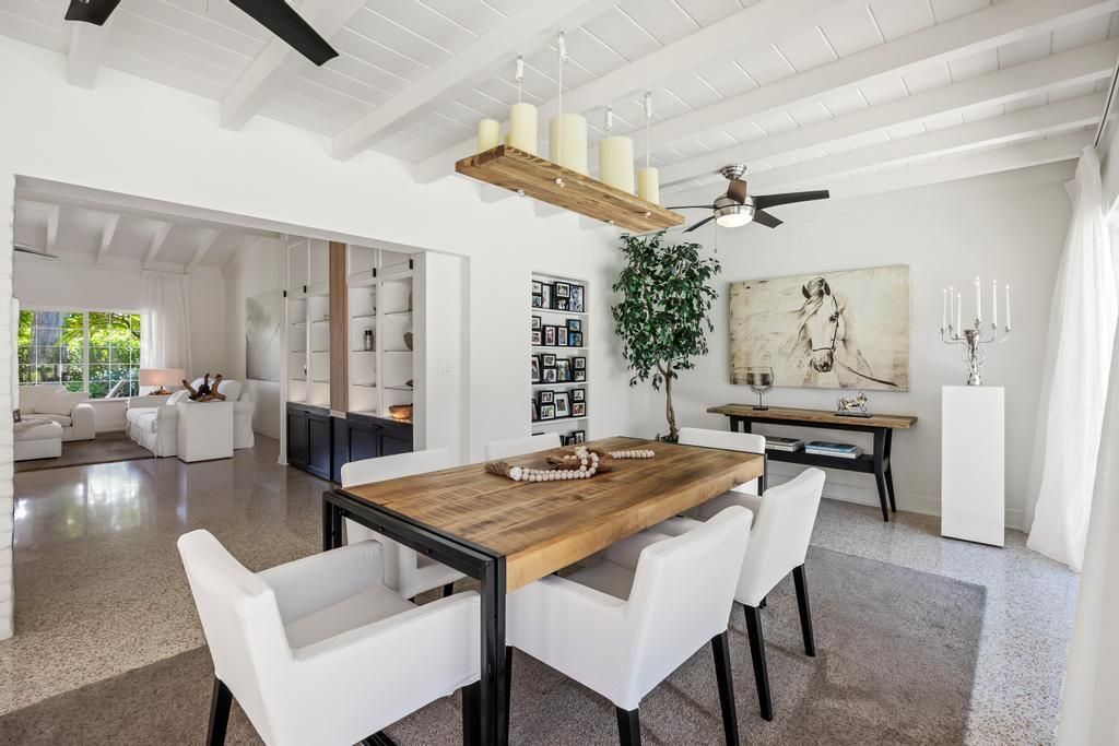 合同活跃: $1,500,000 (3 贝兹, 2 浴室, 2258 平方英尺)