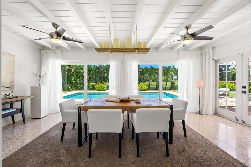 合同活跃: $1,500,000 (3 贝兹, 2 浴室, 2258 平方英尺)