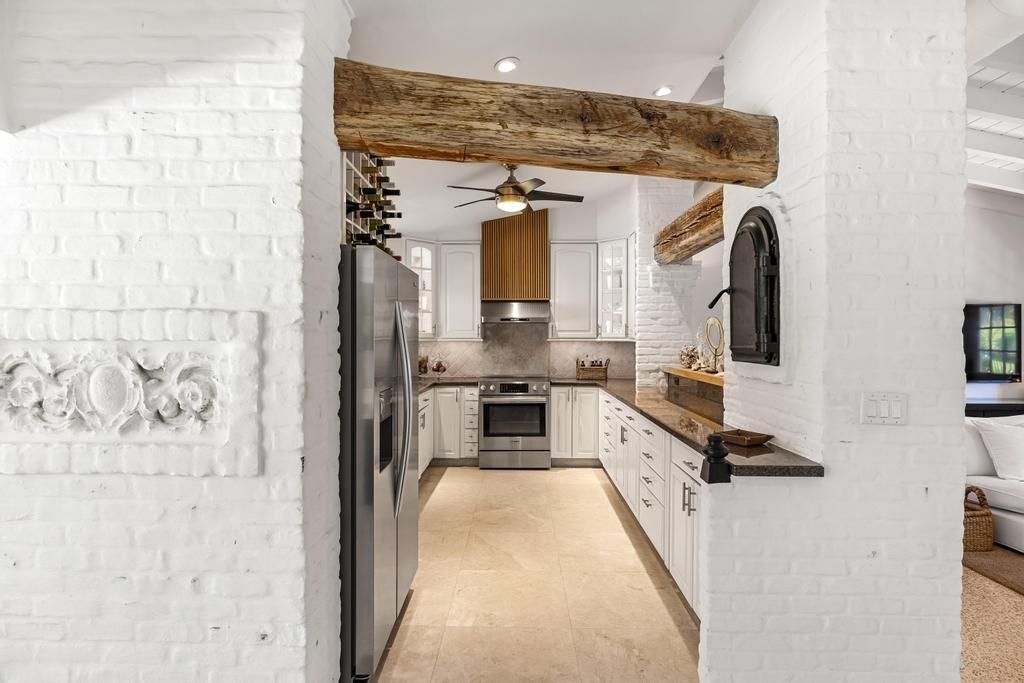 合同活跃: $1,500,000 (3 贝兹, 2 浴室, 2258 平方英尺)