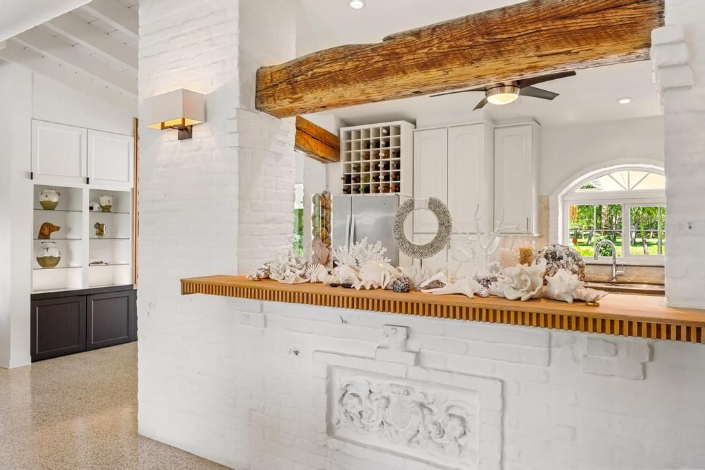 合同活跃: $1,500,000 (3 贝兹, 2 浴室, 2258 平方英尺)