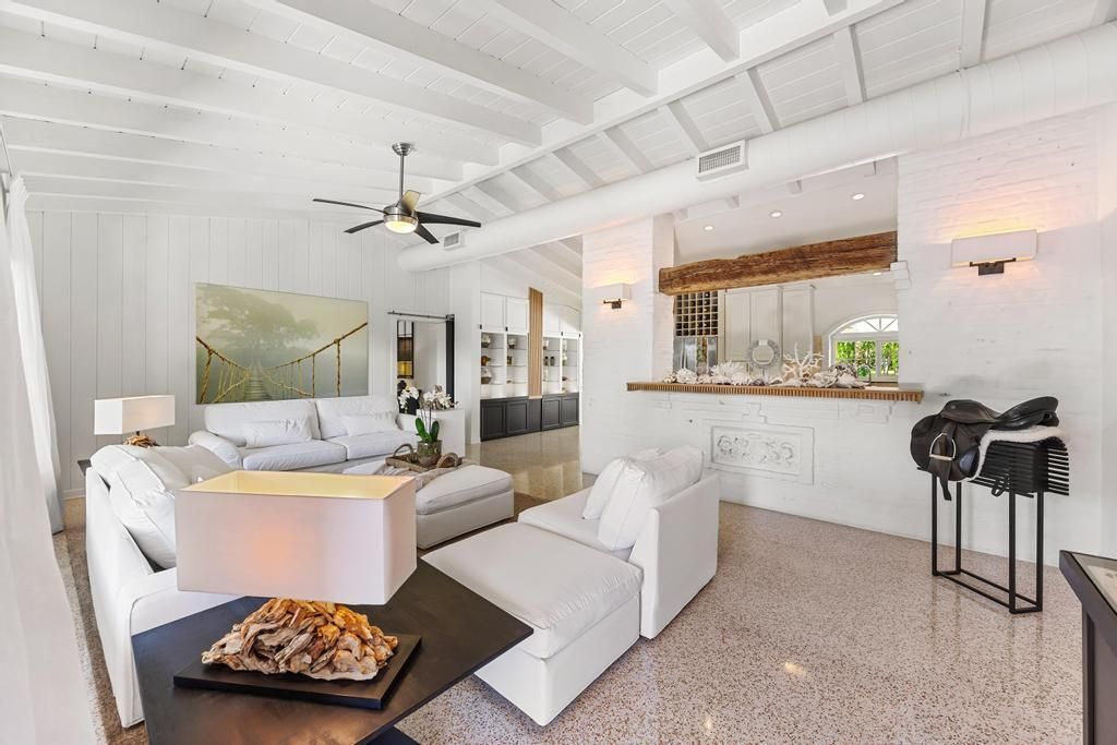 合同活跃: $1,500,000 (3 贝兹, 2 浴室, 2258 平方英尺)