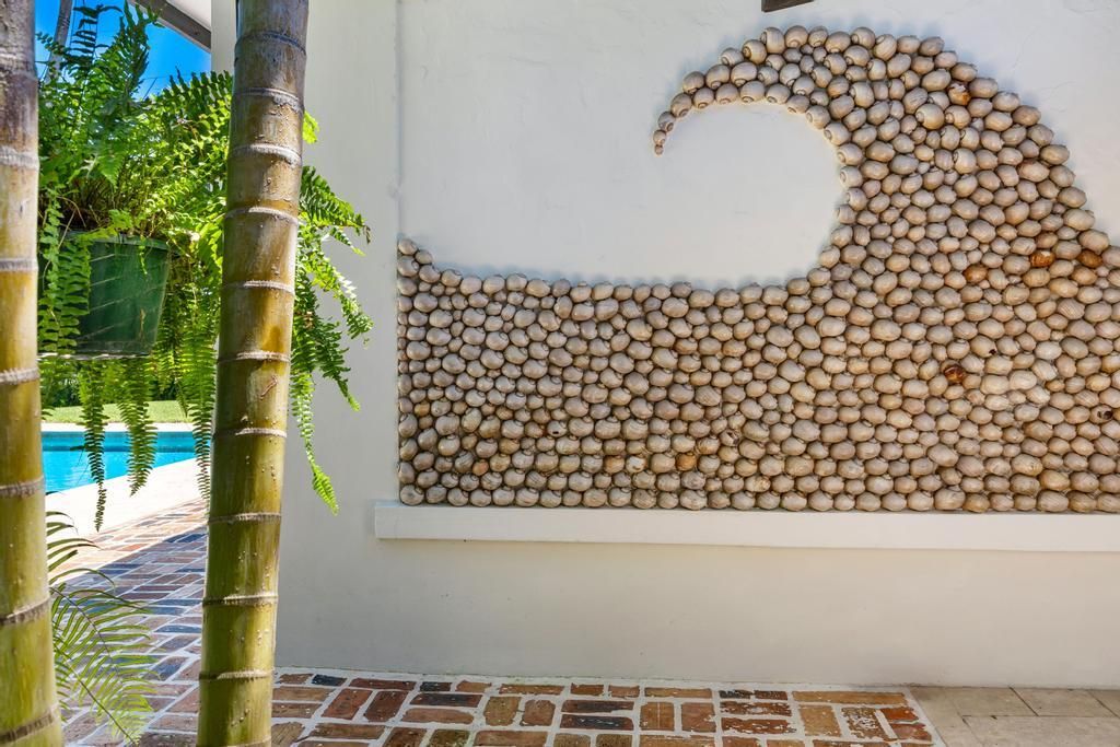 合同活跃: $1,500,000 (3 贝兹, 2 浴室, 2258 平方英尺)