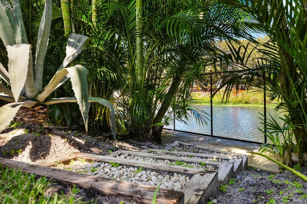 合同活跃: $1,500,000 (3 贝兹, 2 浴室, 2258 平方英尺)