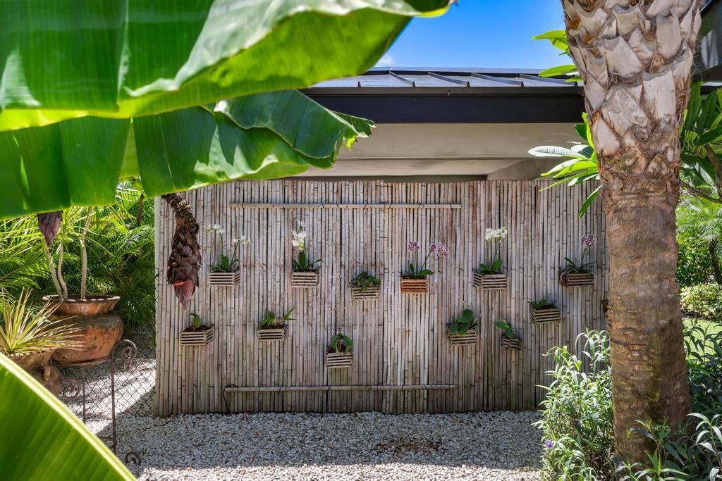 合同活跃: $1,500,000 (3 贝兹, 2 浴室, 2258 平方英尺)