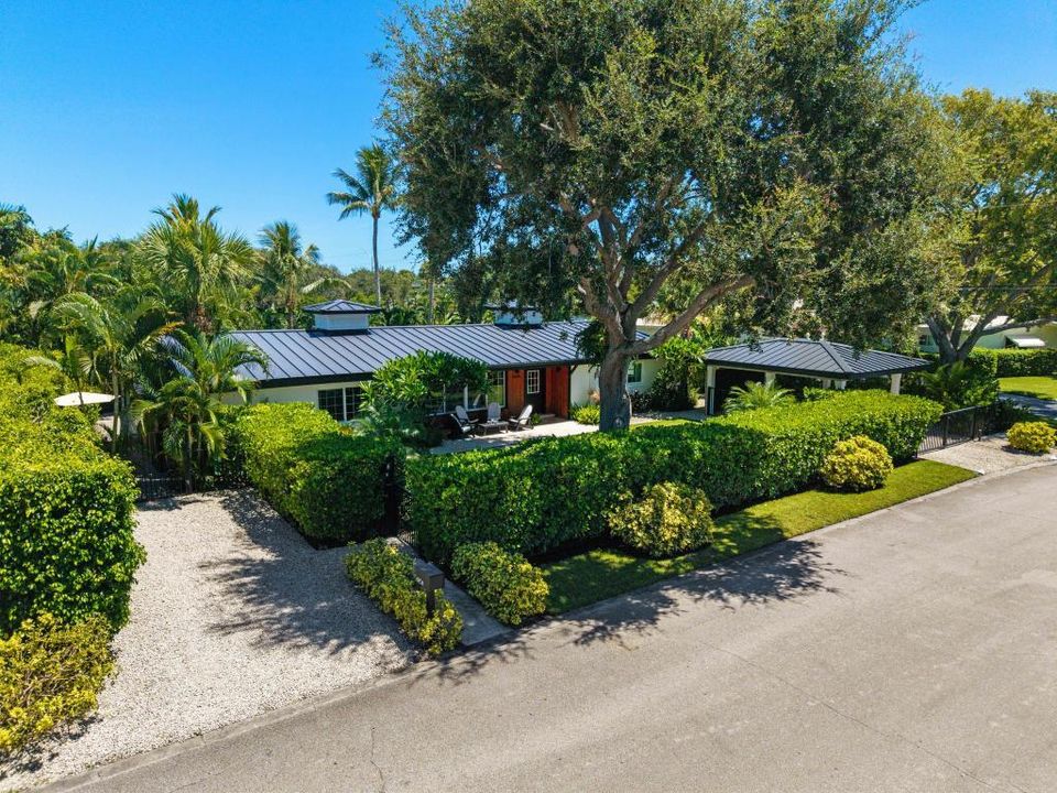 合同活跃: $1,500,000 (3 贝兹, 2 浴室, 2258 平方英尺)