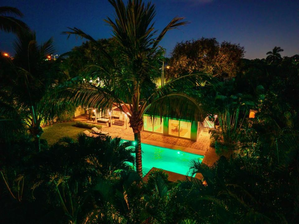 合同活跃: $1,500,000 (3 贝兹, 2 浴室, 2258 平方英尺)