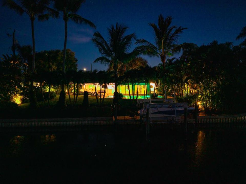 合同活跃: $1,500,000 (3 贝兹, 2 浴室, 2258 平方英尺)