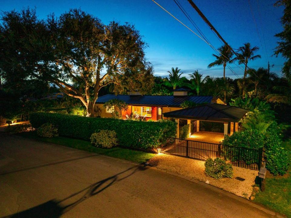 合同活跃: $1,500,000 (3 贝兹, 2 浴室, 2258 平方英尺)