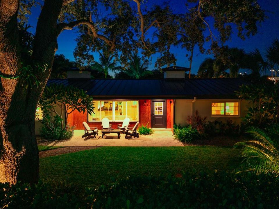 合同活跃: $1,500,000 (3 贝兹, 2 浴室, 2258 平方英尺)