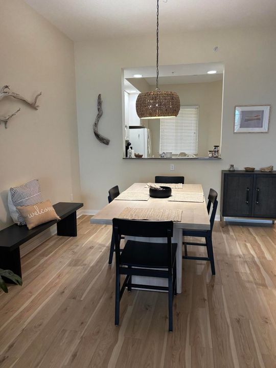 出租: $5,000 (2 贝兹, 2 浴室, 1989 平方英尺)