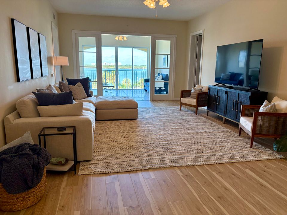 出租: $5,000 (2 贝兹, 2 浴室, 1989 平方英尺)