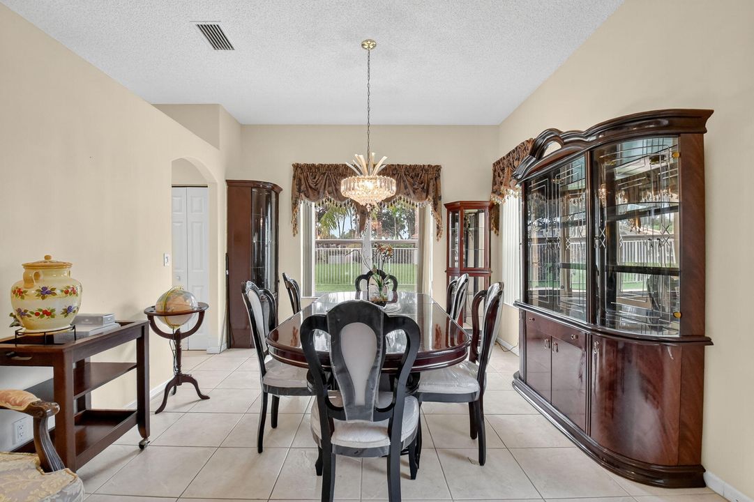 Activo con contrato: $619,900 (4 camas, 3 baños, 2667 Pies cuadrados)