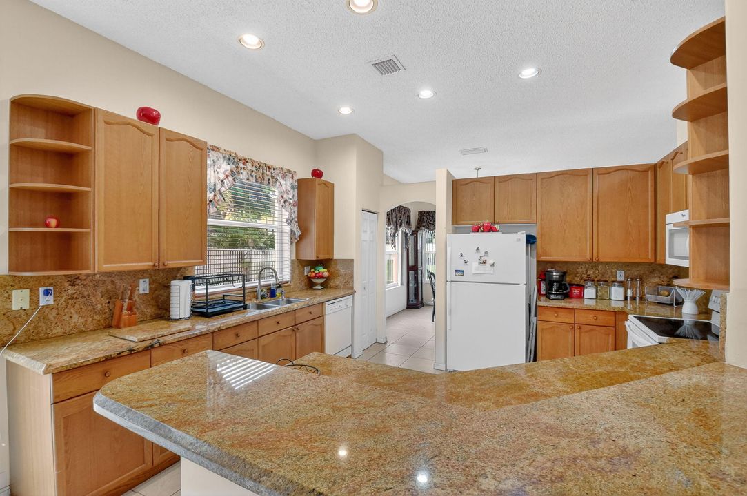 Activo con contrato: $619,900 (4 camas, 3 baños, 2667 Pies cuadrados)