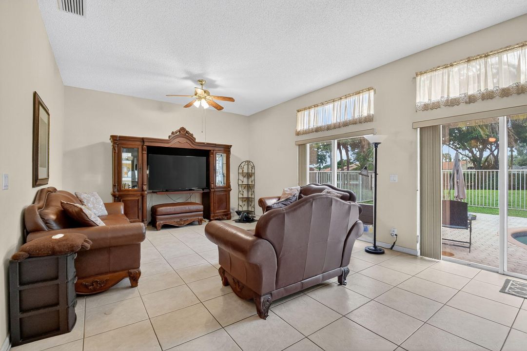 Activo con contrato: $619,900 (4 camas, 3 baños, 2667 Pies cuadrados)