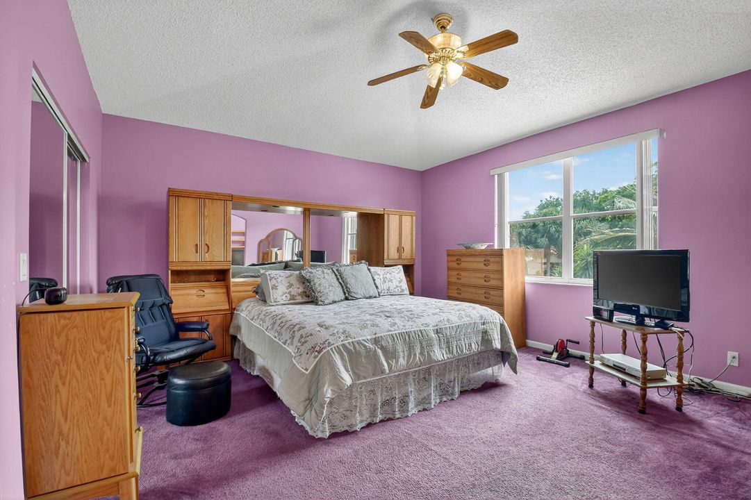 Activo con contrato: $619,900 (4 camas, 3 baños, 2667 Pies cuadrados)