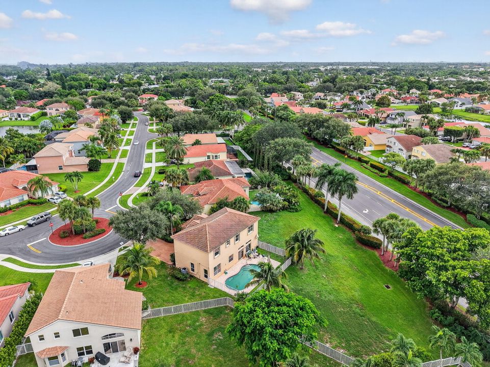 Activo con contrato: $619,900 (4 camas, 3 baños, 2667 Pies cuadrados)