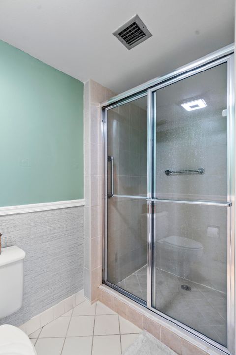 Activo con contrato: $274,000 (2 camas, 2 baños, 1385 Pies cuadrados)