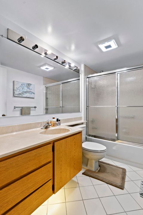 Activo con contrato: $274,000 (2 camas, 2 baños, 1385 Pies cuadrados)