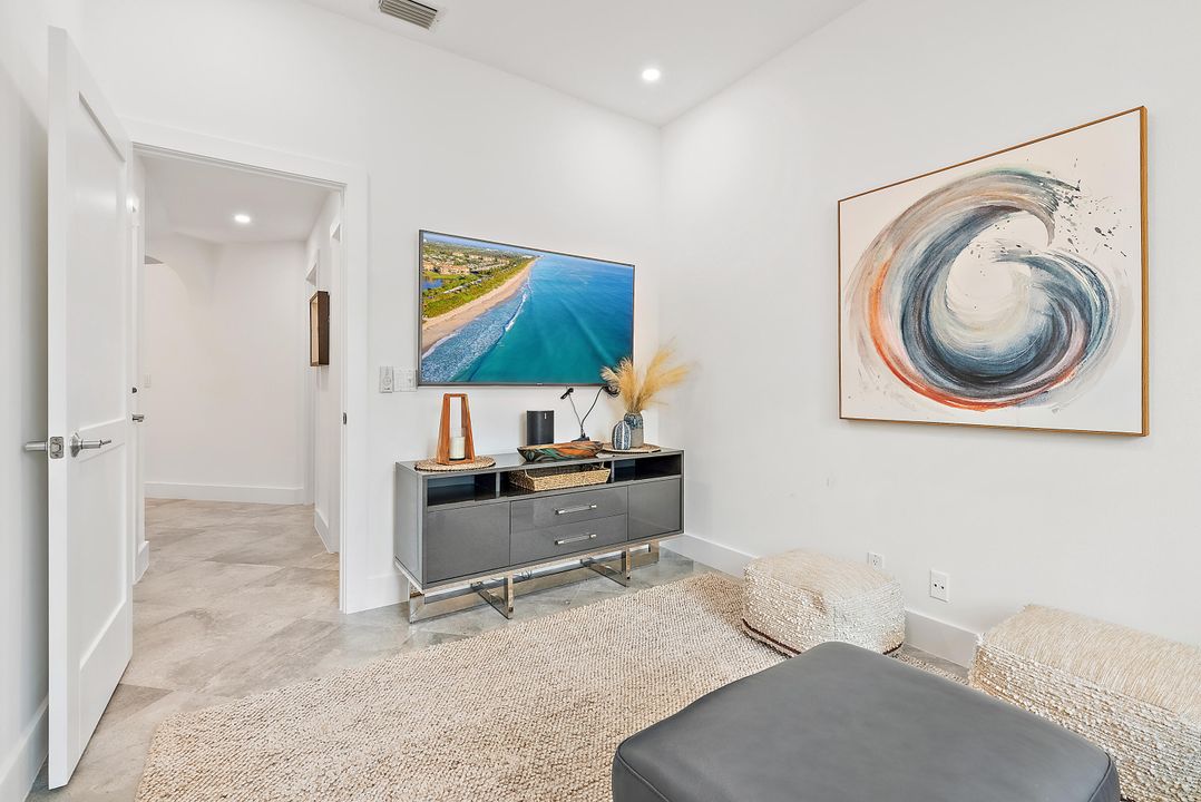 For Rent: $15,000 (3 beds, 2 baths, 1910 Square Feet)