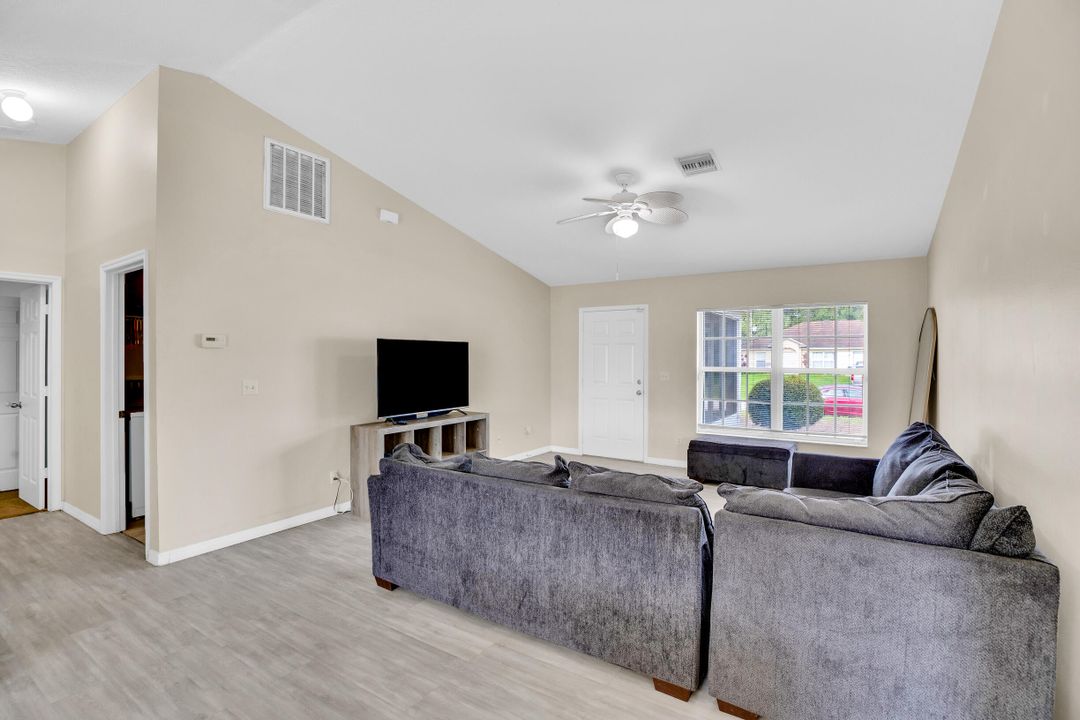 待售: $299,000 (3 贝兹, 2 浴室, 1324 平方英尺)