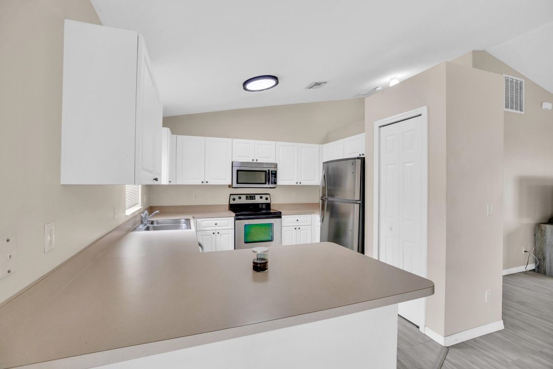 待售: $299,000 (3 贝兹, 2 浴室, 1324 平方英尺)