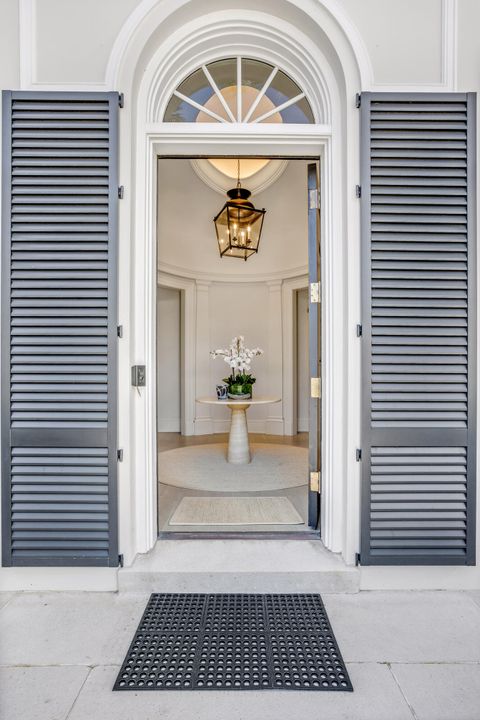 待售: $32,000,000 (4 贝兹, 4 浴室, 8733 平方英尺)