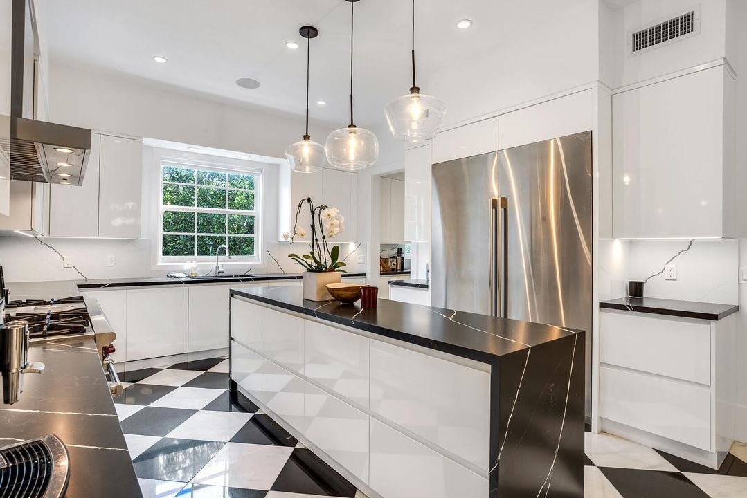 待售: $32,000,000 (4 贝兹, 4 浴室, 8733 平方英尺)