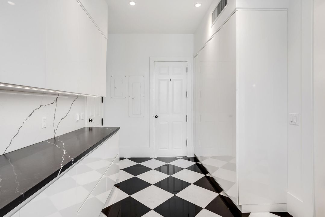 待售: $32,000,000 (4 贝兹, 4 浴室, 8733 平方英尺)