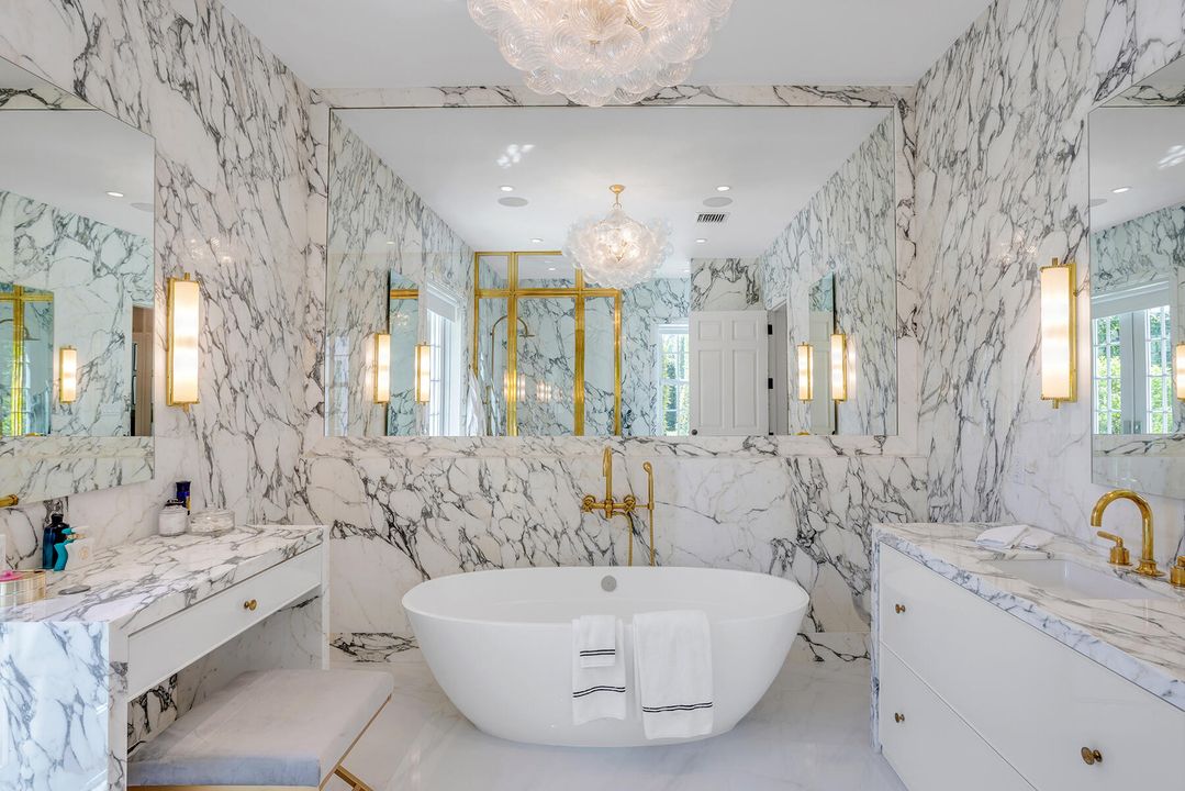 待售: $32,000,000 (4 贝兹, 4 浴室, 8733 平方英尺)