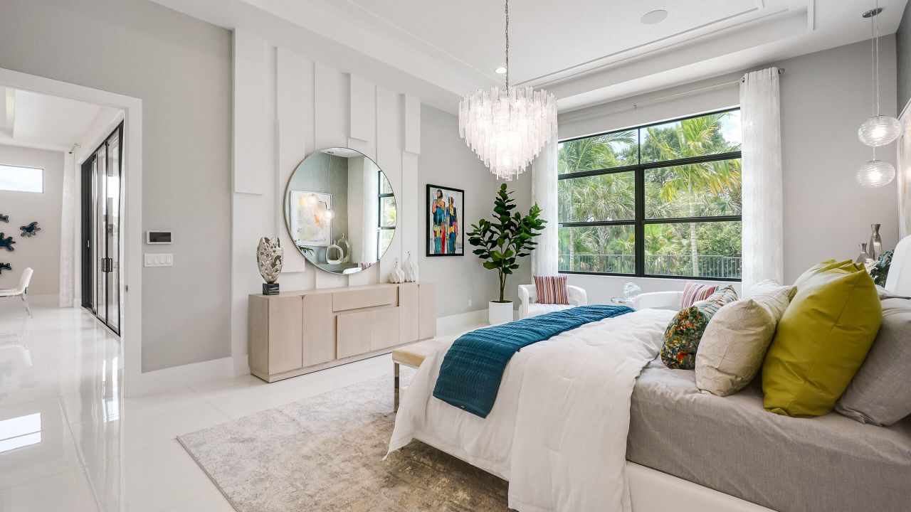 合同活跃: $2,835,915 (4 贝兹, 4 浴室, 4277 平方英尺)