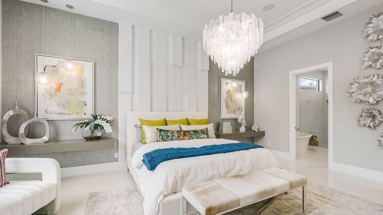 合同活跃: $2,835,915 (4 贝兹, 4 浴室, 4277 平方英尺)