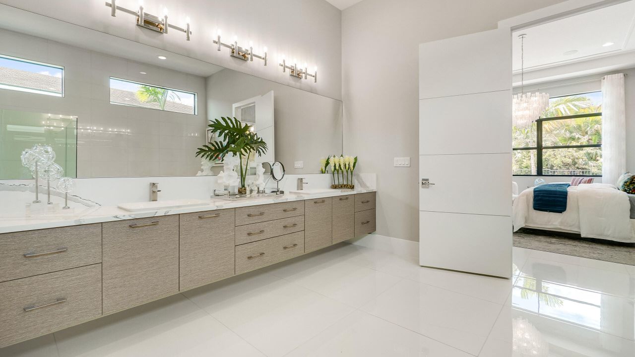 合同活跃: $2,835,915 (4 贝兹, 4 浴室, 4277 平方英尺)