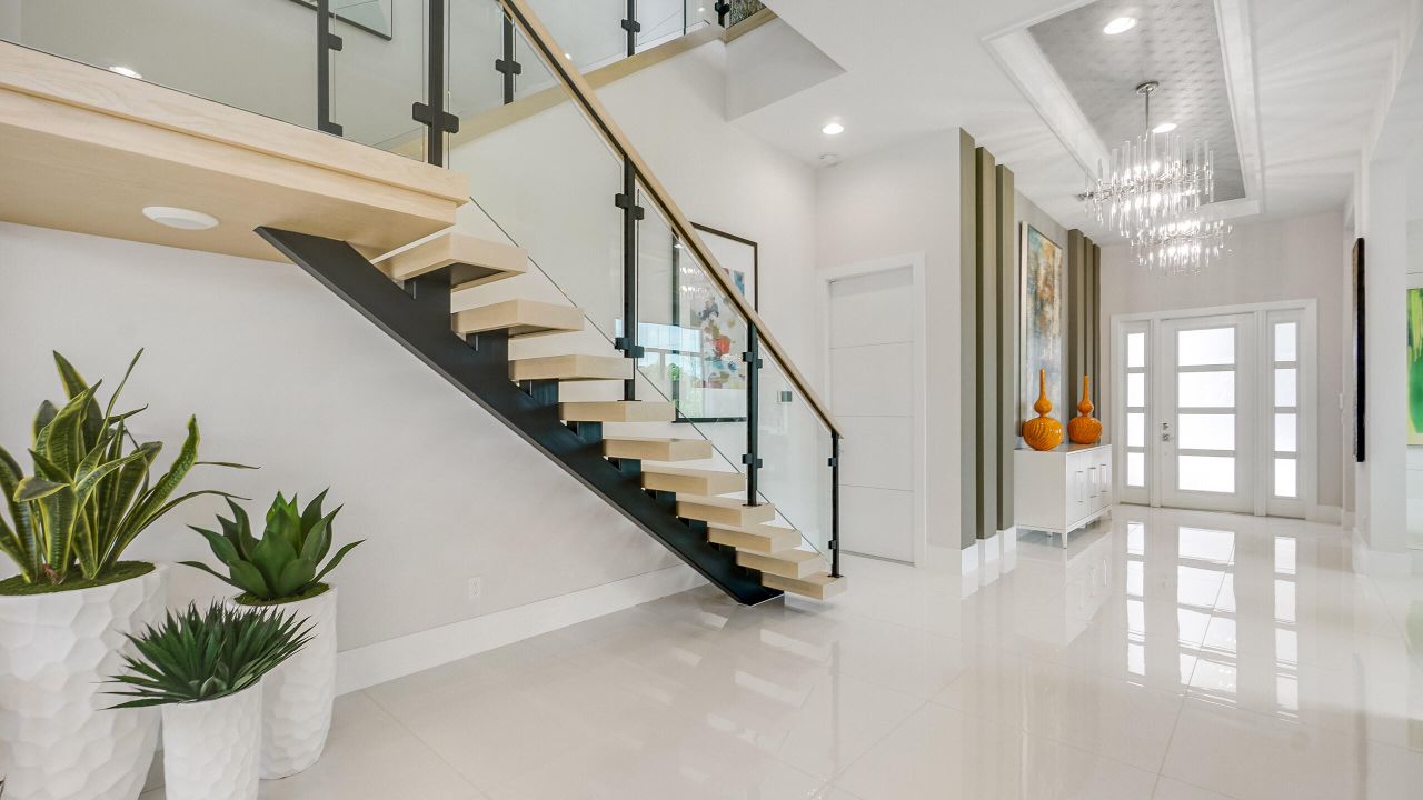 合同活跃: $2,835,915 (4 贝兹, 4 浴室, 4277 平方英尺)