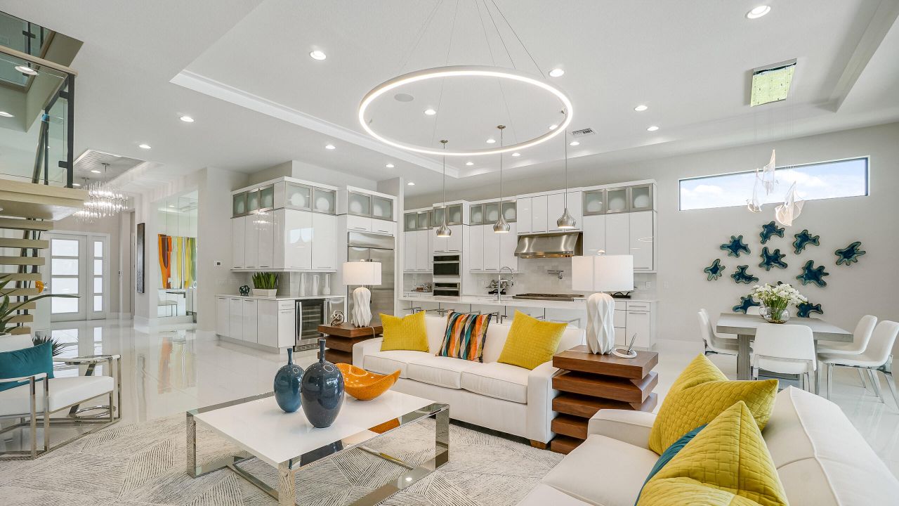 合同活跃: $2,835,915 (4 贝兹, 4 浴室, 4277 平方英尺)