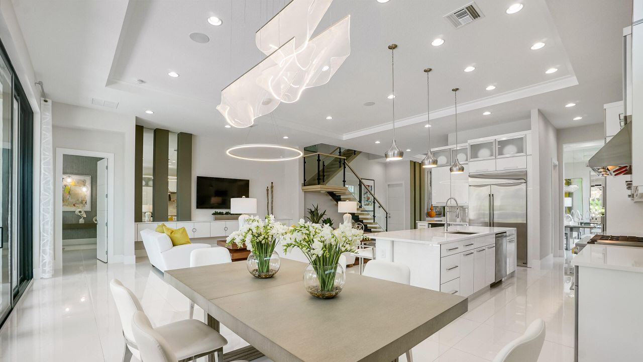 合同活跃: $2,835,915 (4 贝兹, 4 浴室, 4277 平方英尺)