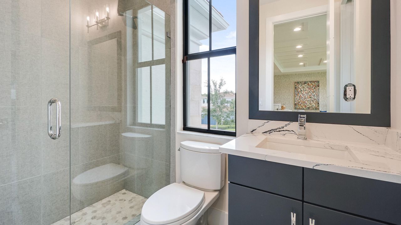 合同活跃: $2,835,915 (4 贝兹, 4 浴室, 4277 平方英尺)