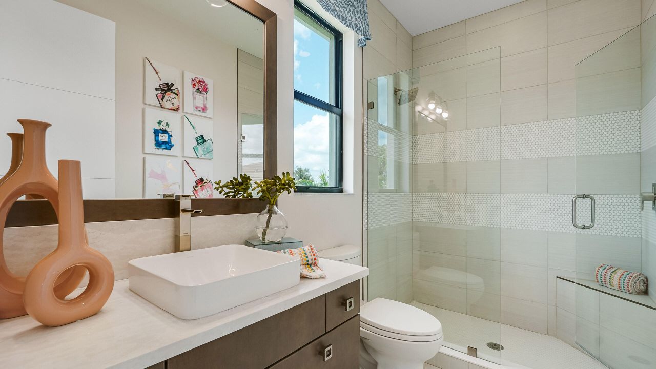 合同活跃: $2,835,915 (4 贝兹, 4 浴室, 4277 平方英尺)