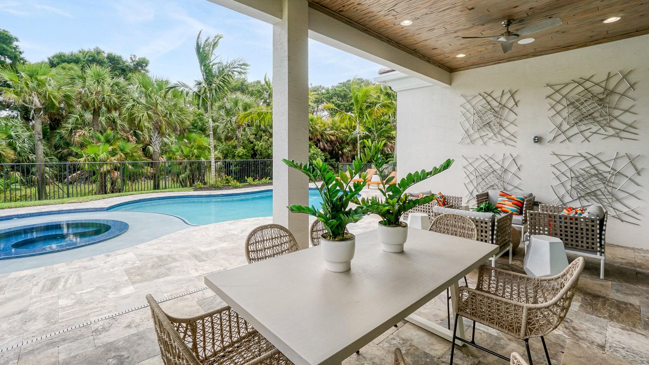 合同活跃: $2,835,915 (4 贝兹, 4 浴室, 4277 平方英尺)