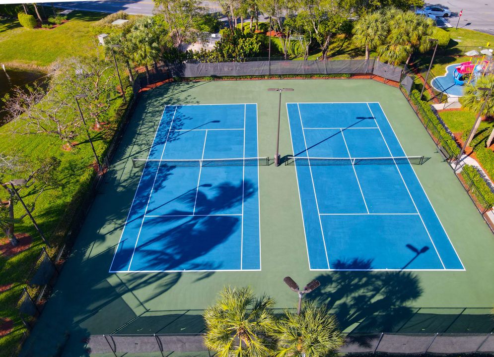 Activo con contrato: $619,900 (4 camas, 3 baños, 2667 Pies cuadrados)