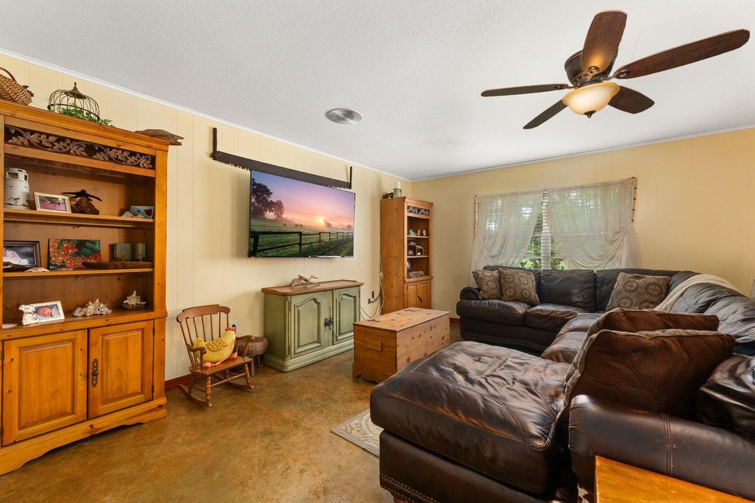 For Sale: $595,000 (5 beds, 3 baths, 3194 Square Feet)