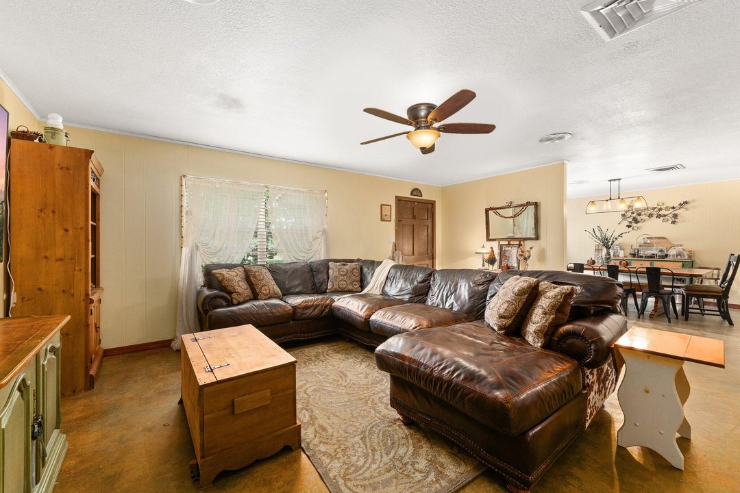 For Sale: $595,000 (5 beds, 3 baths, 3194 Square Feet)