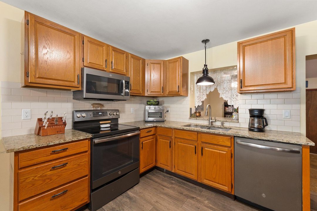 For Sale: $595,000 (5 beds, 3 baths, 3194 Square Feet)